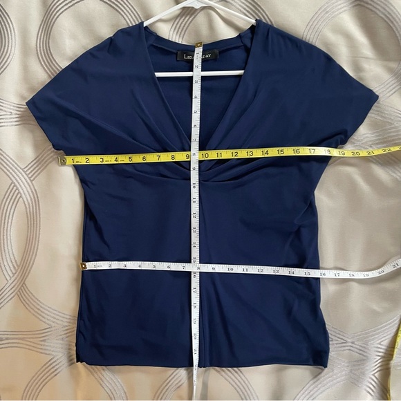 LIDA BADAY {M} Top Twist Stretch Short-Sleeved Navy Blue - Picture 3 of 6